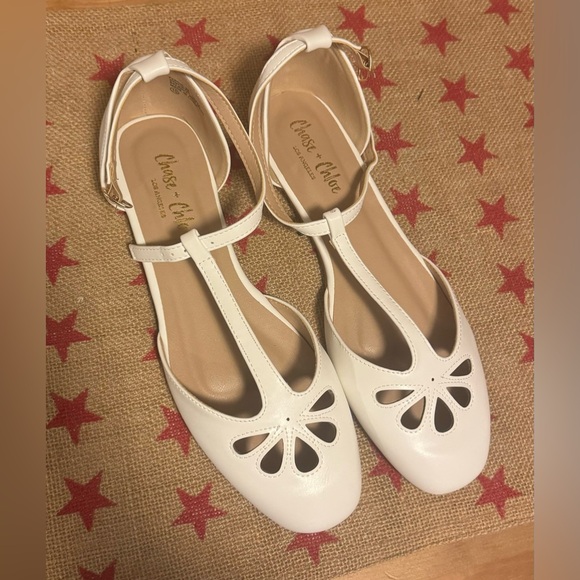 White Flats Chase & Chloe - Picture 2 of 6